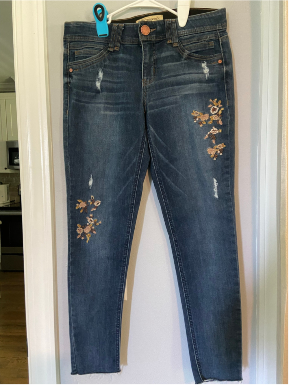 Democracy, low rise, embroidered floral jeans, size 6, stretchband waist